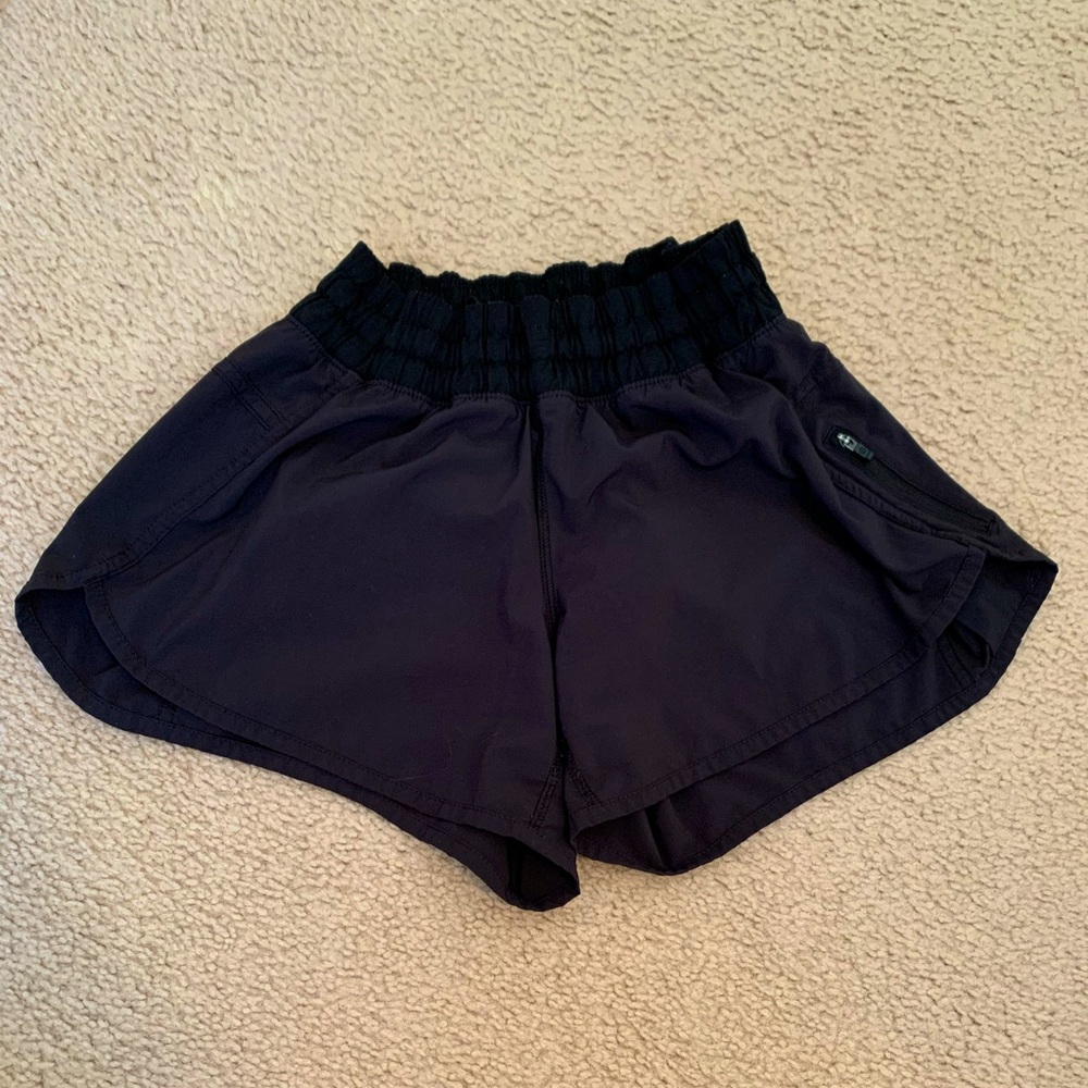 Lululemon tracker shorts 4”